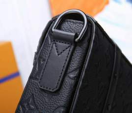 Picture of Louis Vuitton Mens Bags _SKUfw142628377fw